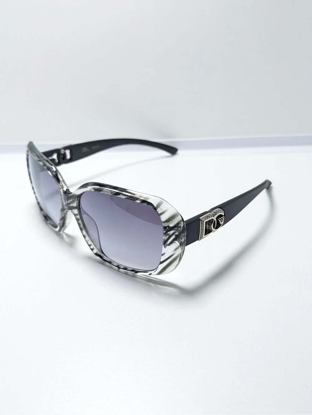 DG 26976 Womens White Leopard Sunglasses Purple Gradient Lens